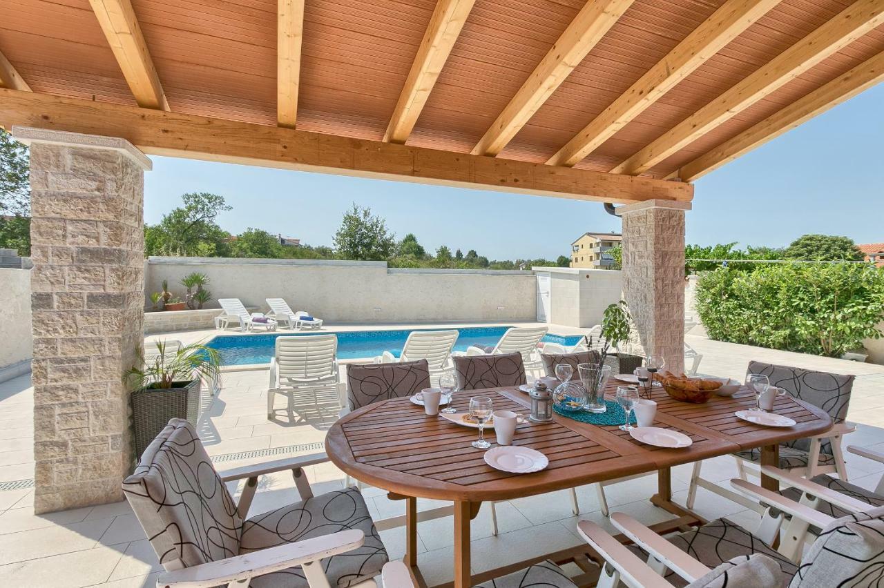 Holiday Home Nikol Pula Exterior foto